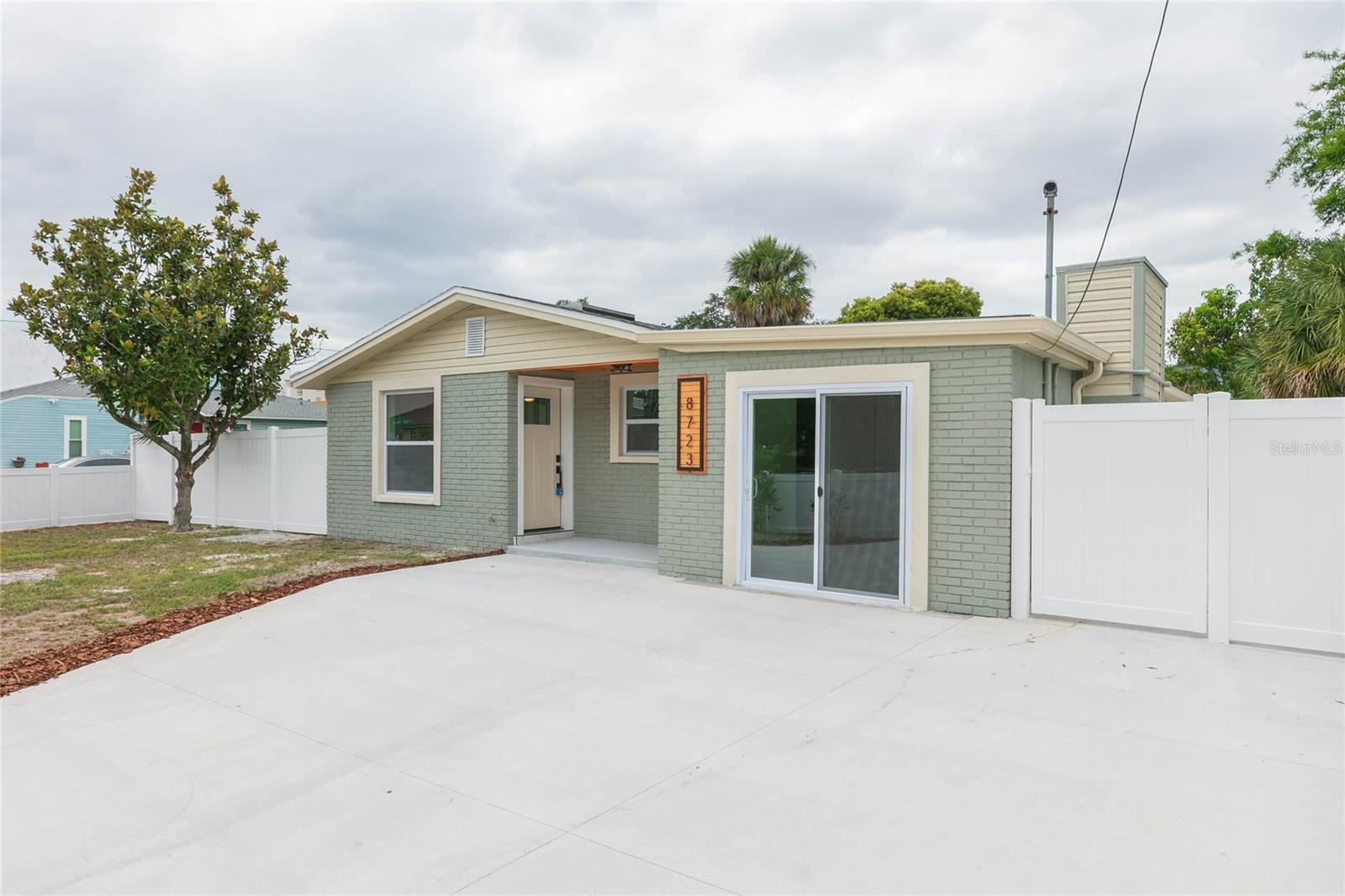 8723 N River Forest Cir photo 1