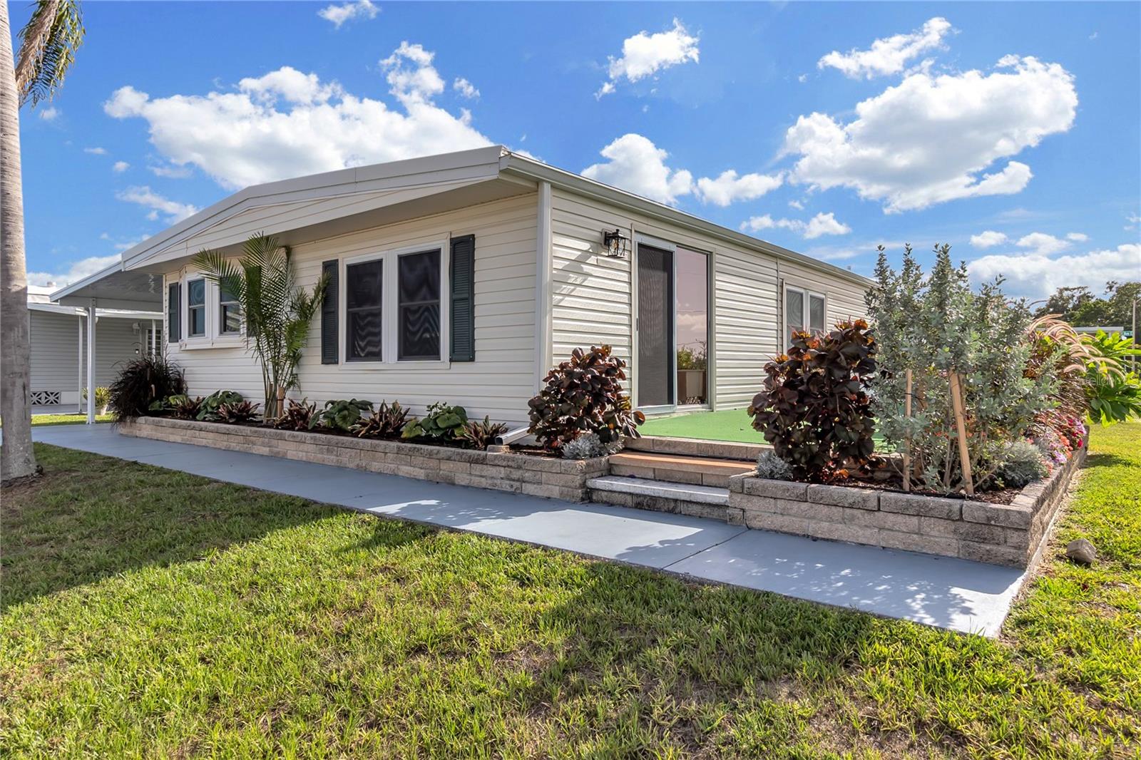 1535 45th Avenue Dr E photo 1