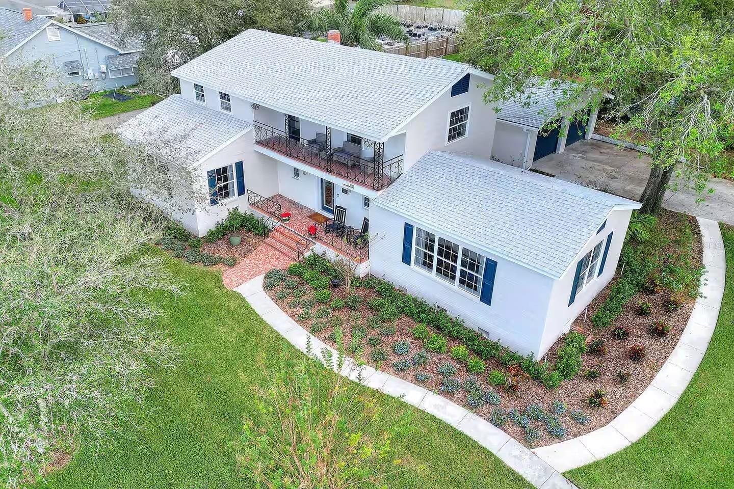 1302 Lake Elbert Dr SE