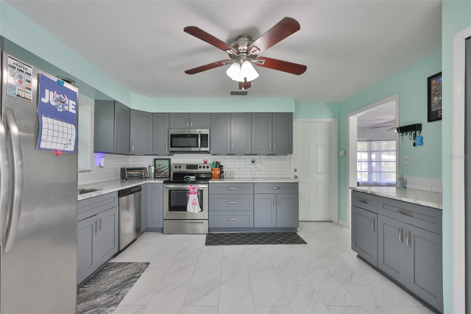 2335 Surrey Ln