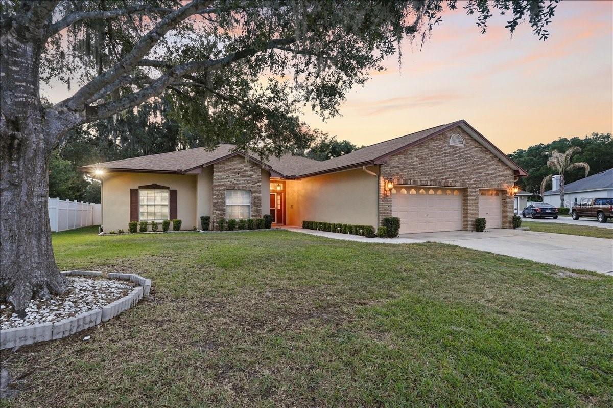 448 Lake Harris Dr photo 1