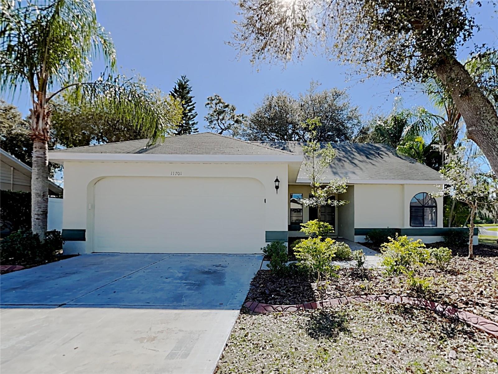 11701 Lynmoor Dr photo 1