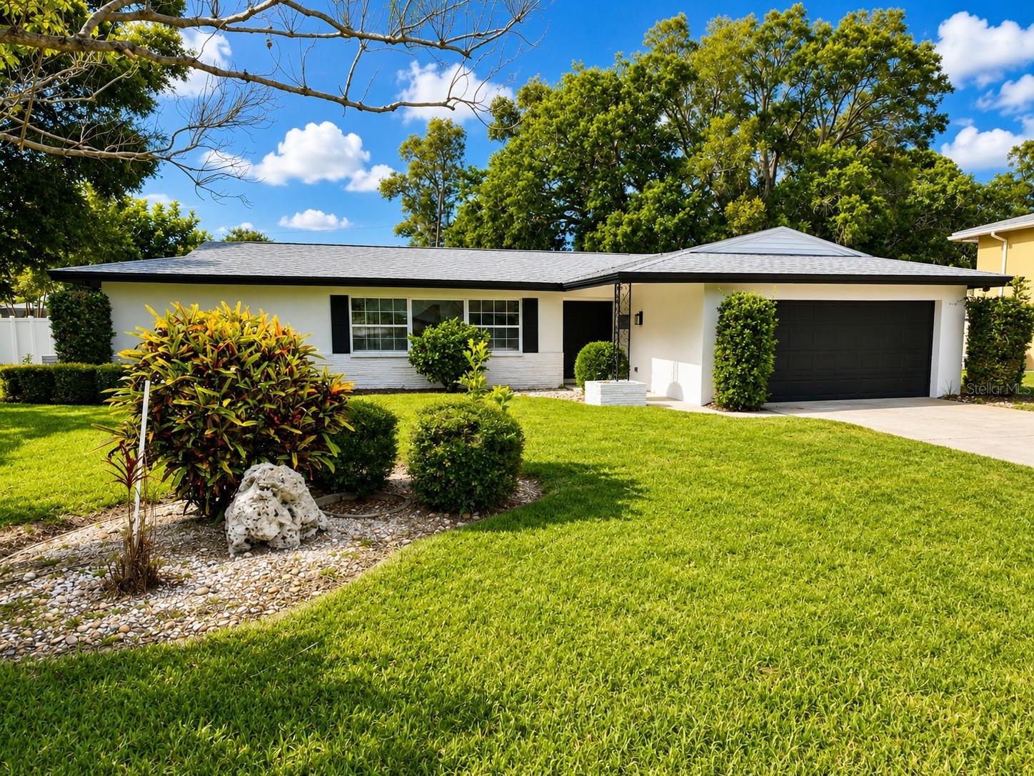 810 Allamanda Dr
