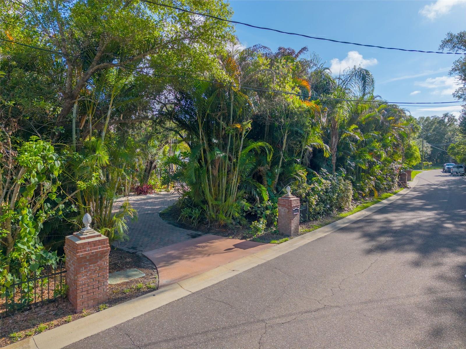 1821 Oak Creek Dr