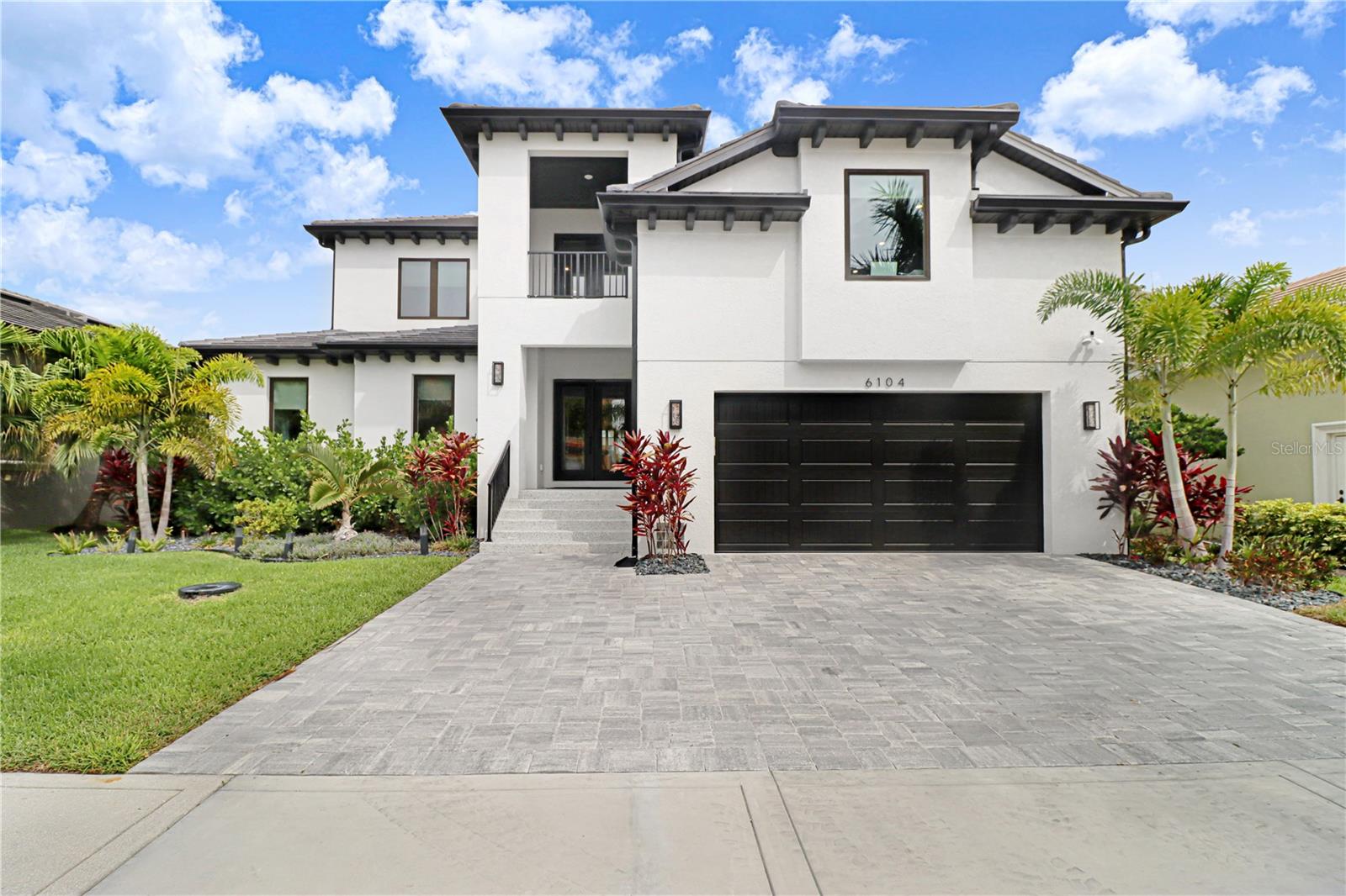 6104 Lagomar Ln