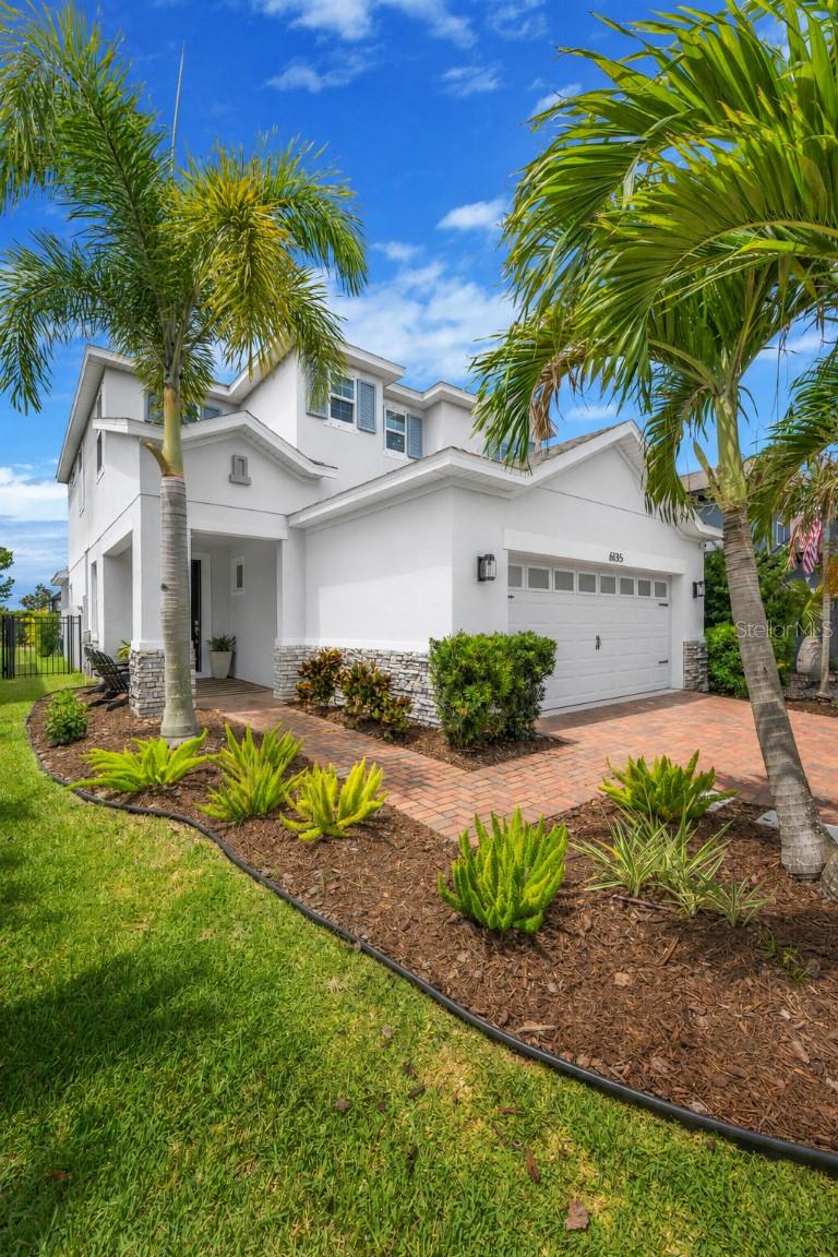 6135 Voyagers Pl photo 1