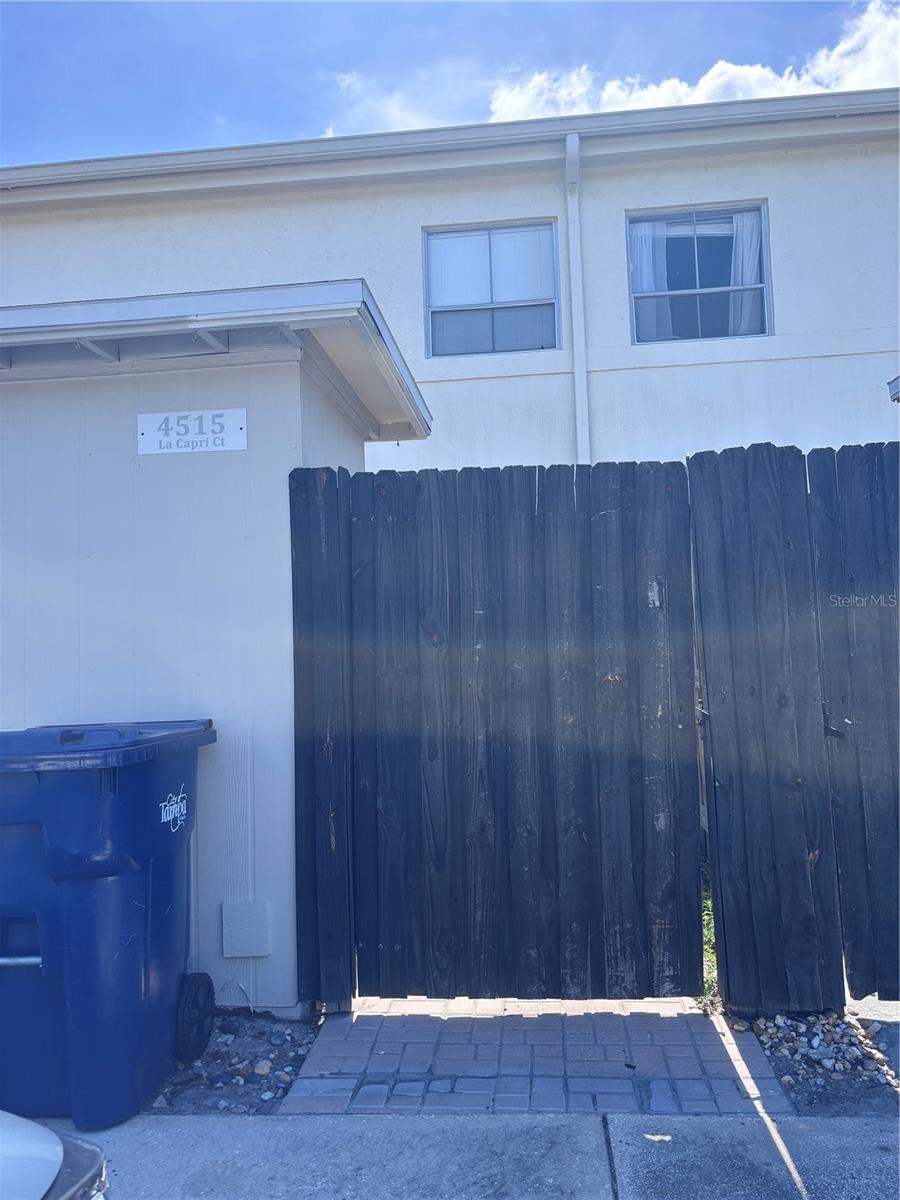 4515 LA Capri CT