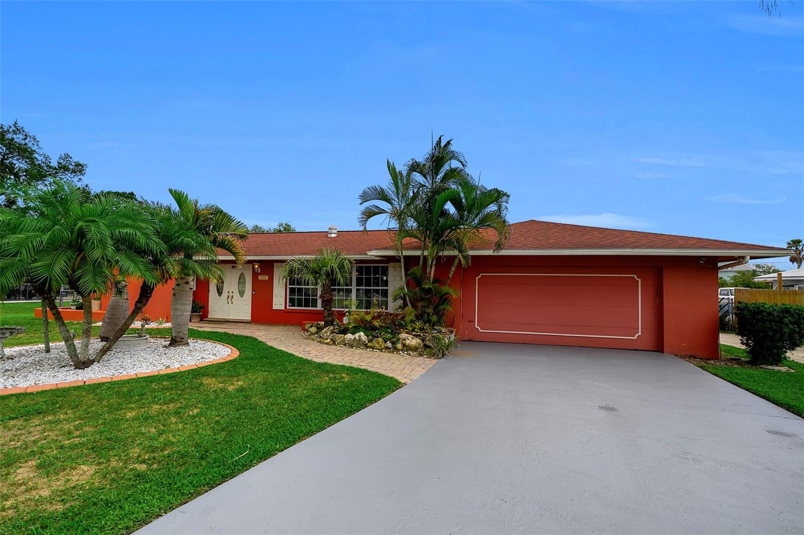332 Shore Dr photo 1
