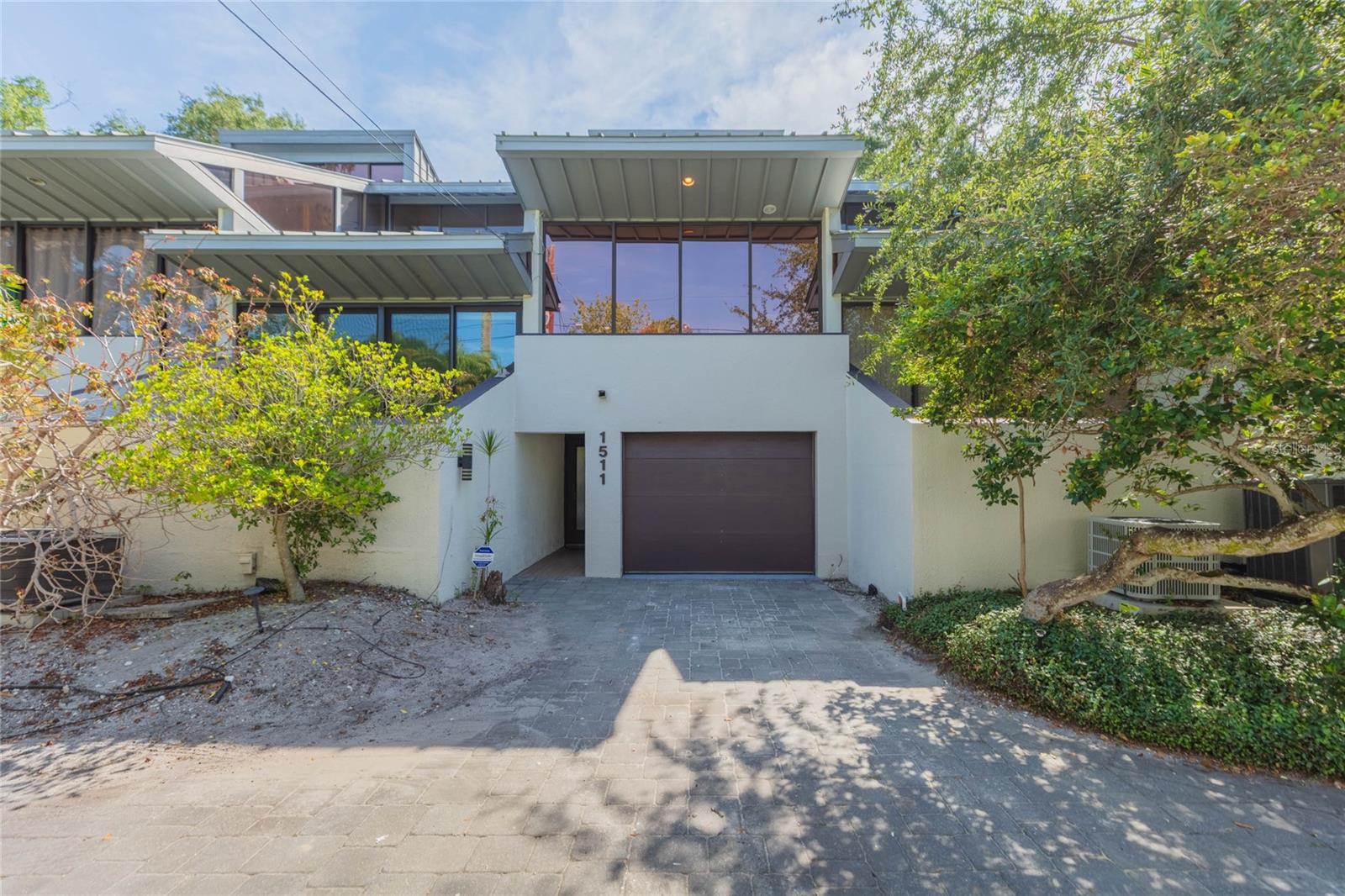 1511 S Bay Villa Pl