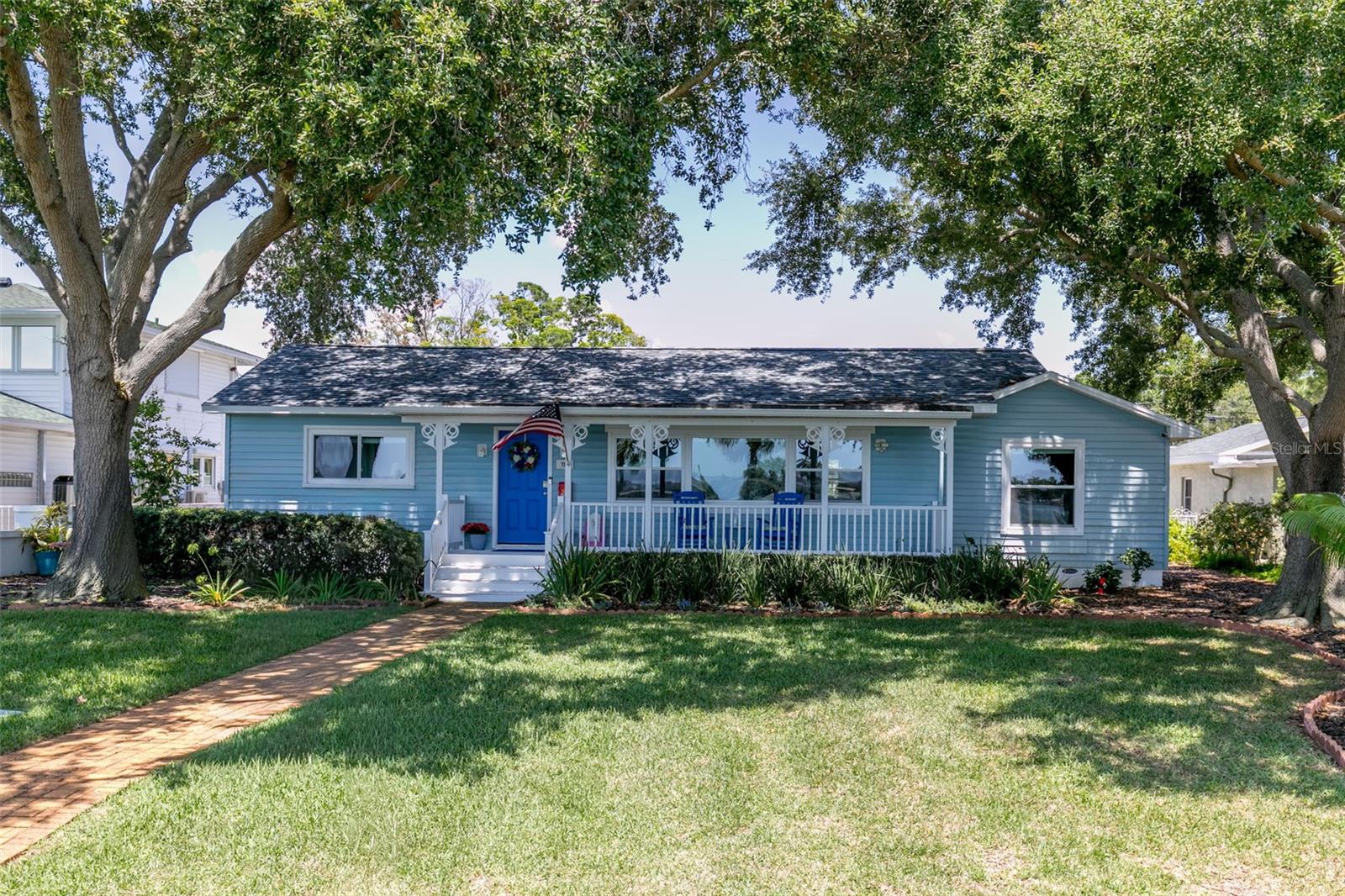 110 Sunset Dr S photo 1