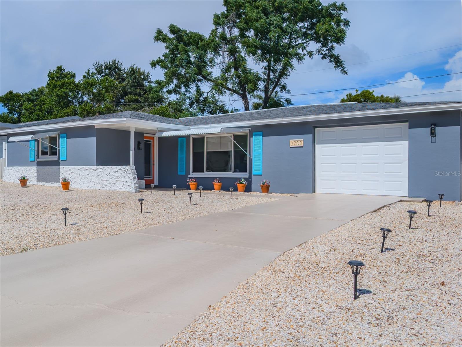 3702 Kingsbury
