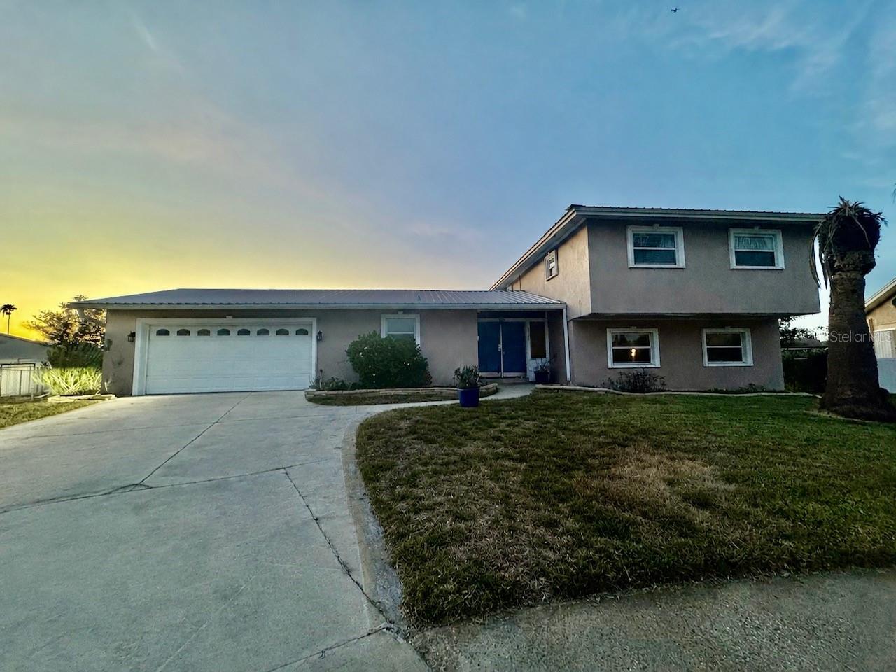 8725 Palisades Dr photo 1