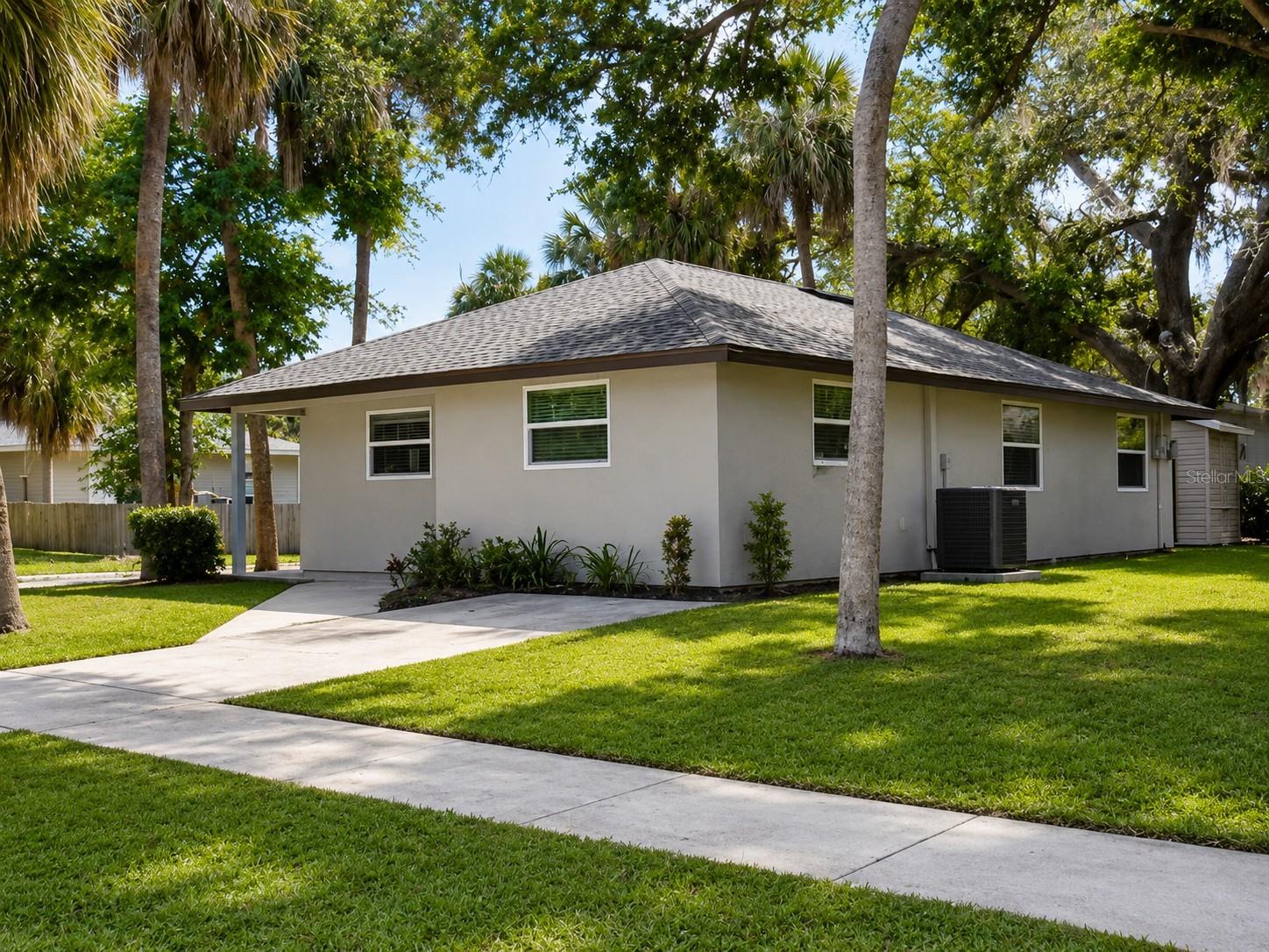 3058 Palmadelia Ave