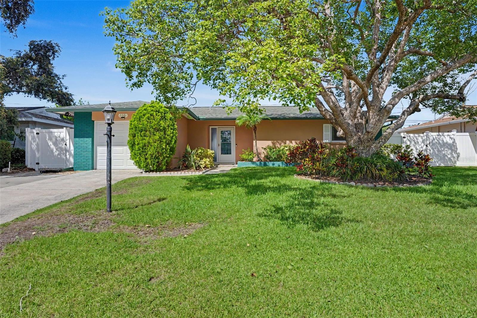 2061 Fair Oak Dr photo 1