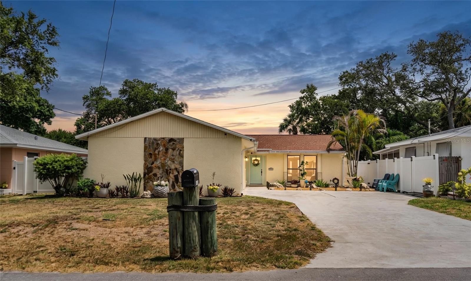 14803 Sunset Dr