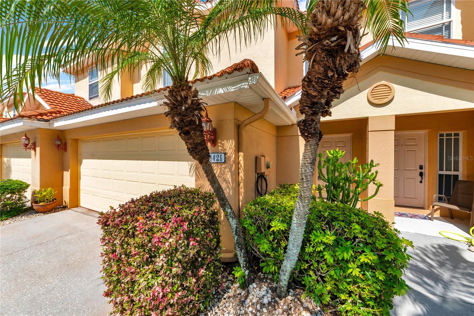 1421 Ridge Ter