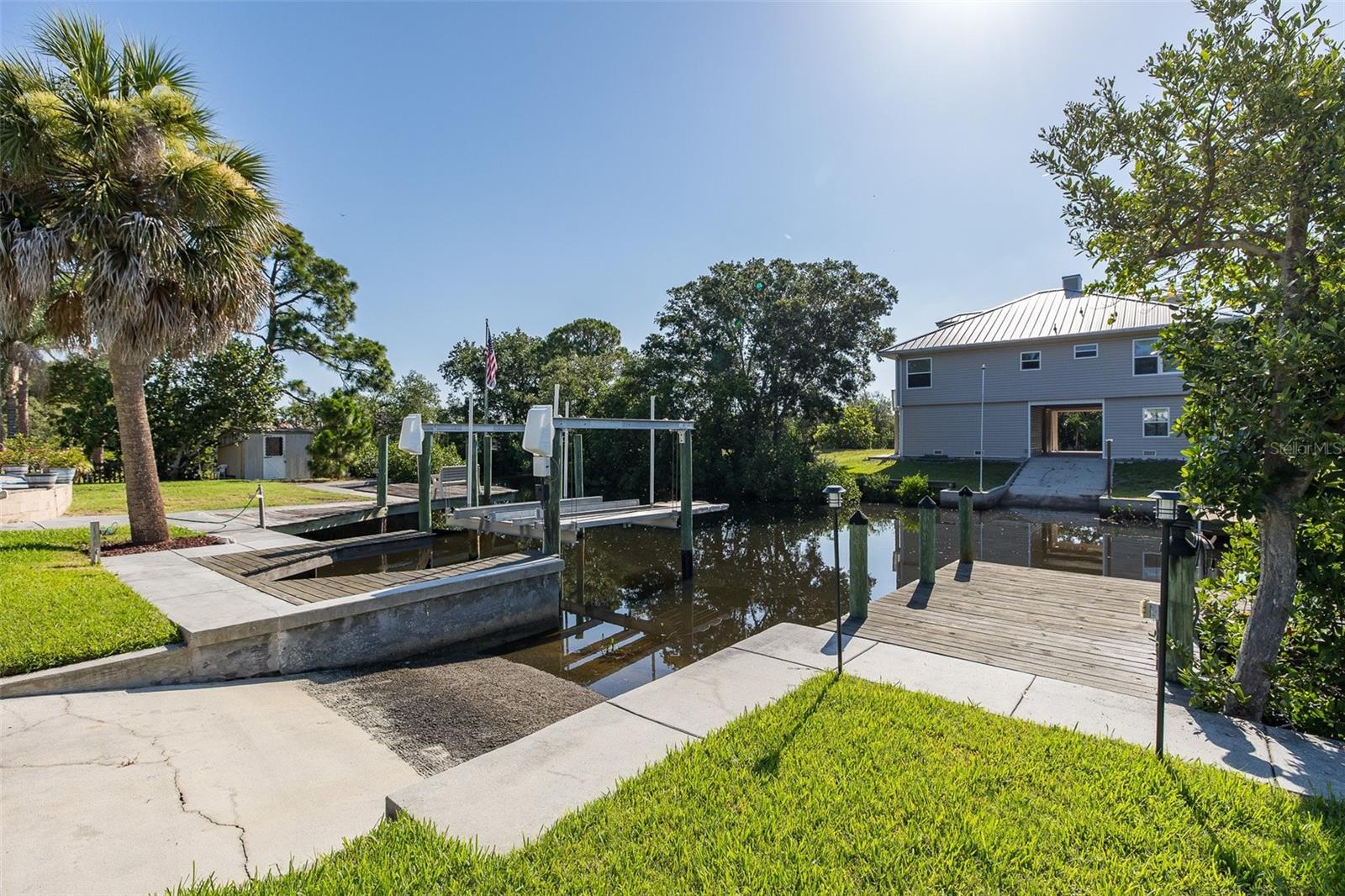 3318 Pineview Dr