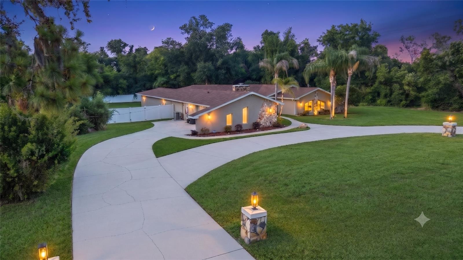 7487 River Country Dr