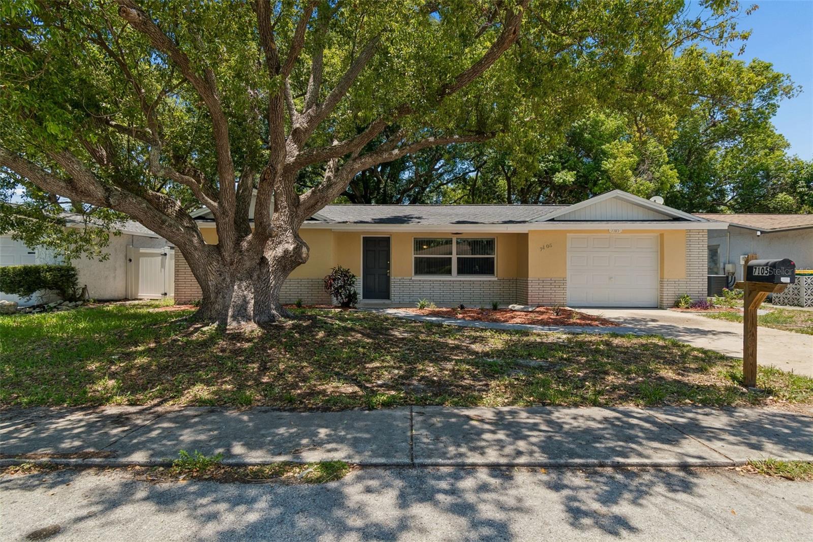 7105 Oakshire Dr photo 1