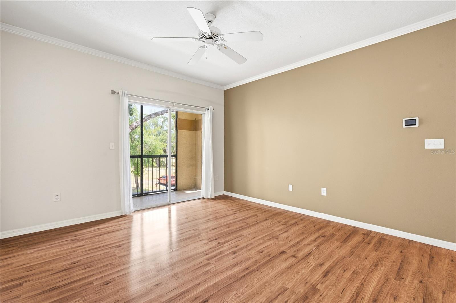 5618 Pinnacle Heights Cir #206