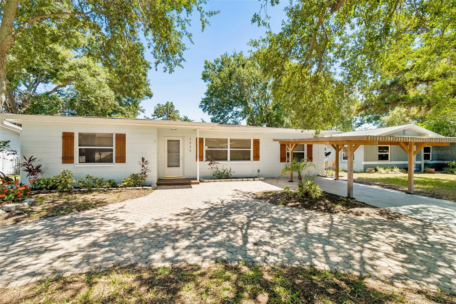 1555 Magnolia Dr