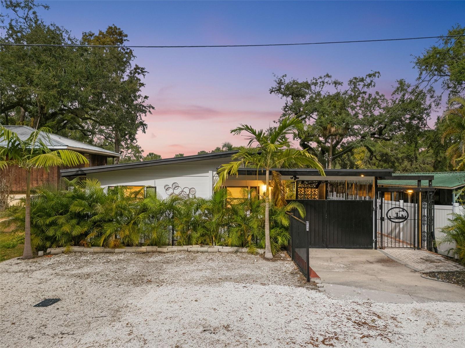 308 E Hollywood St photo 1