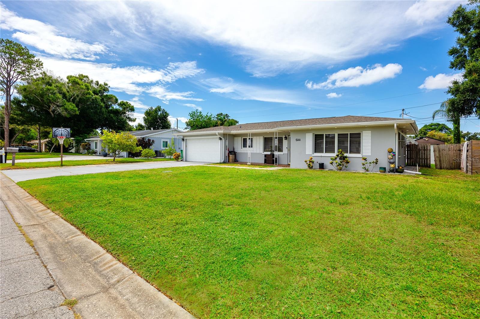 1833 Hunt Ln