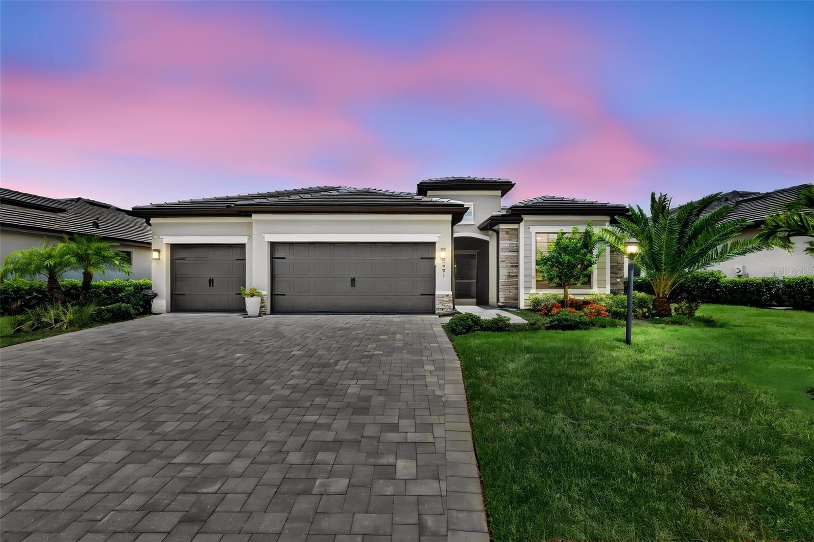 4881 Seafoam Trl photo 1