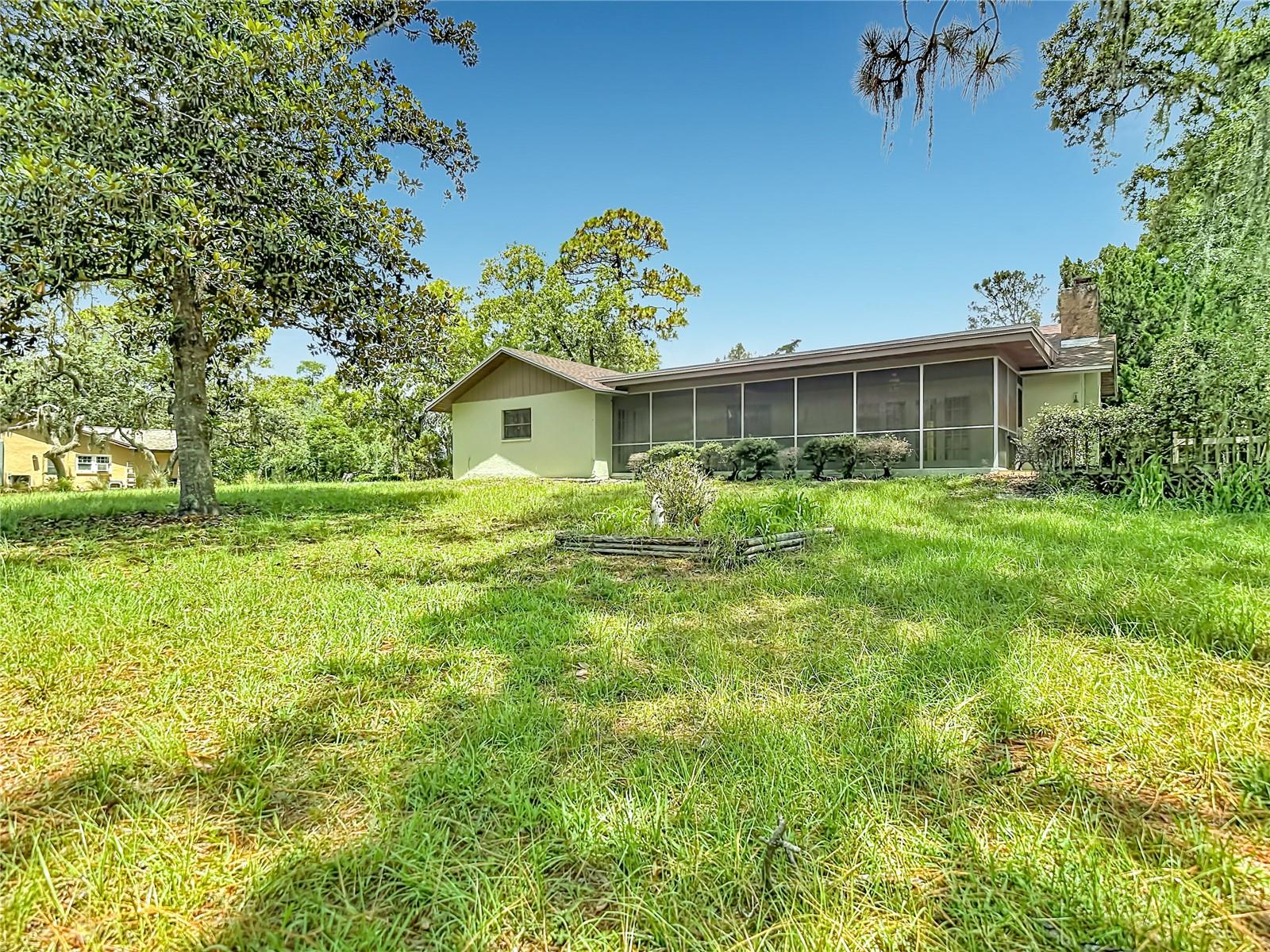 10050 Deer Ln