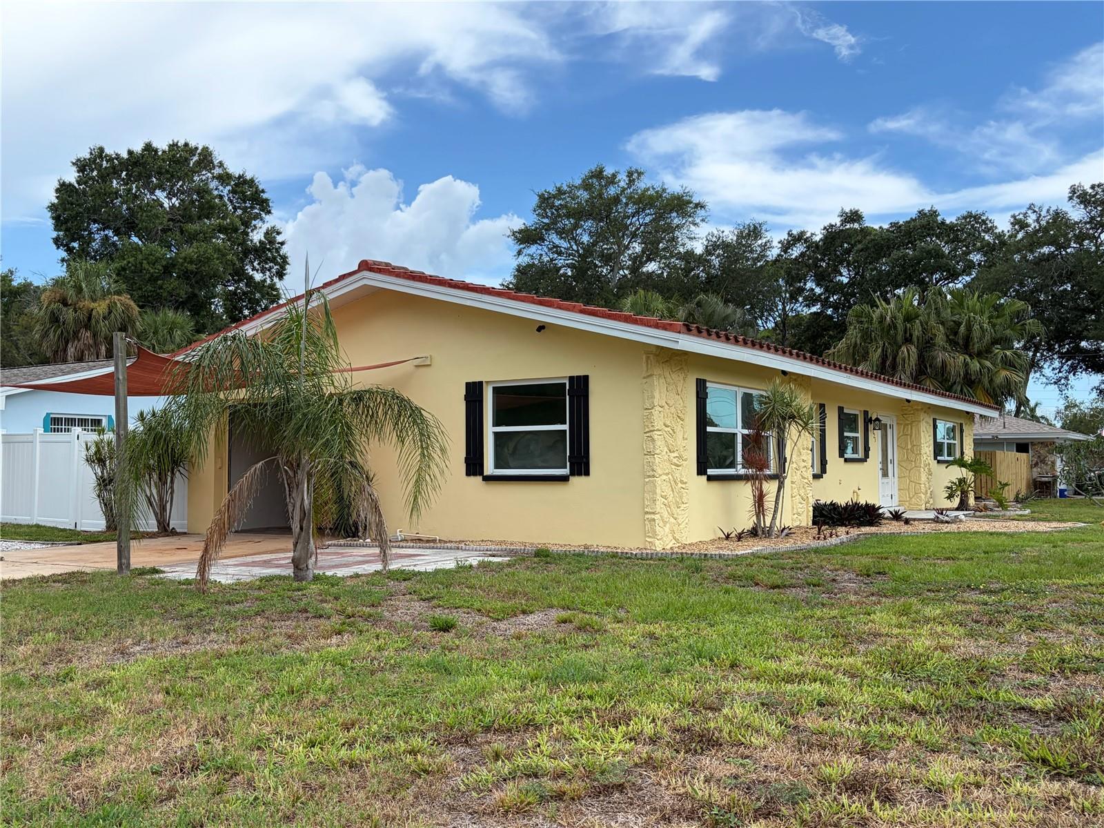 623 Palm Blvd