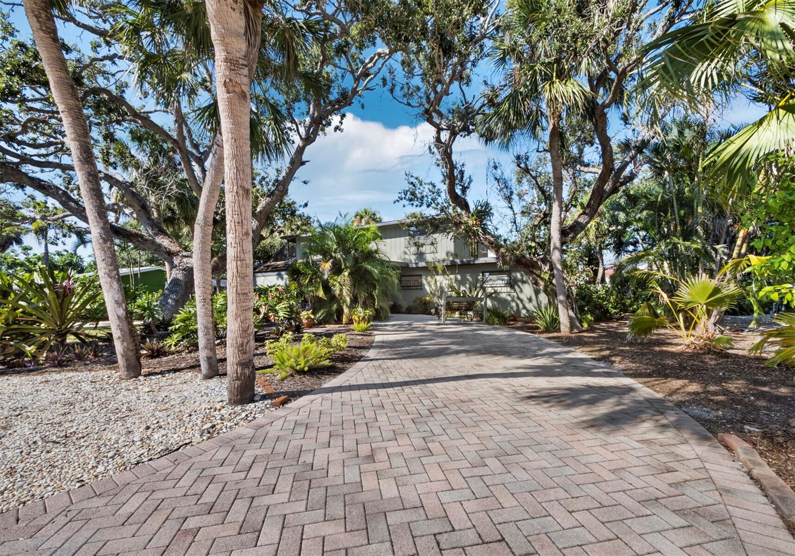 5451 Shadow Lawn Dr
