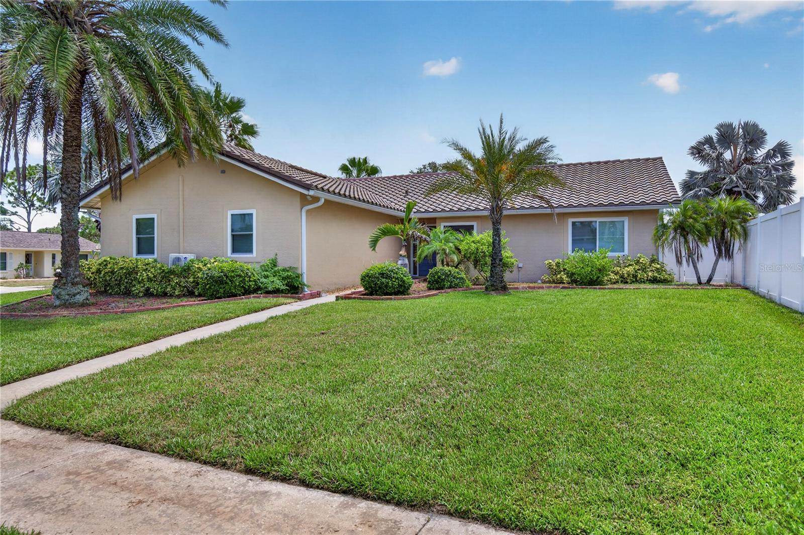 4831 Blue Jay Cir