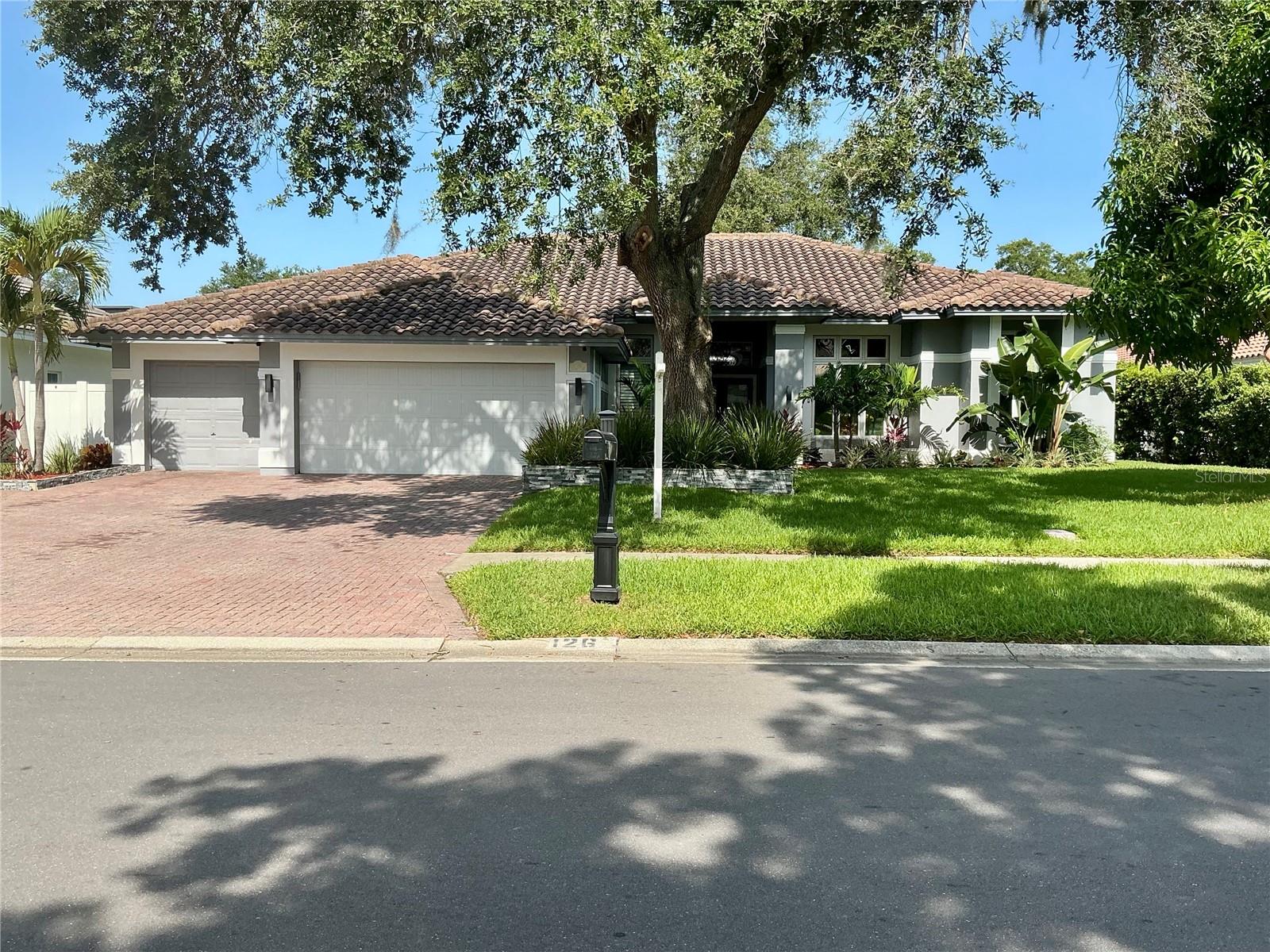 126 Old Oak Cir