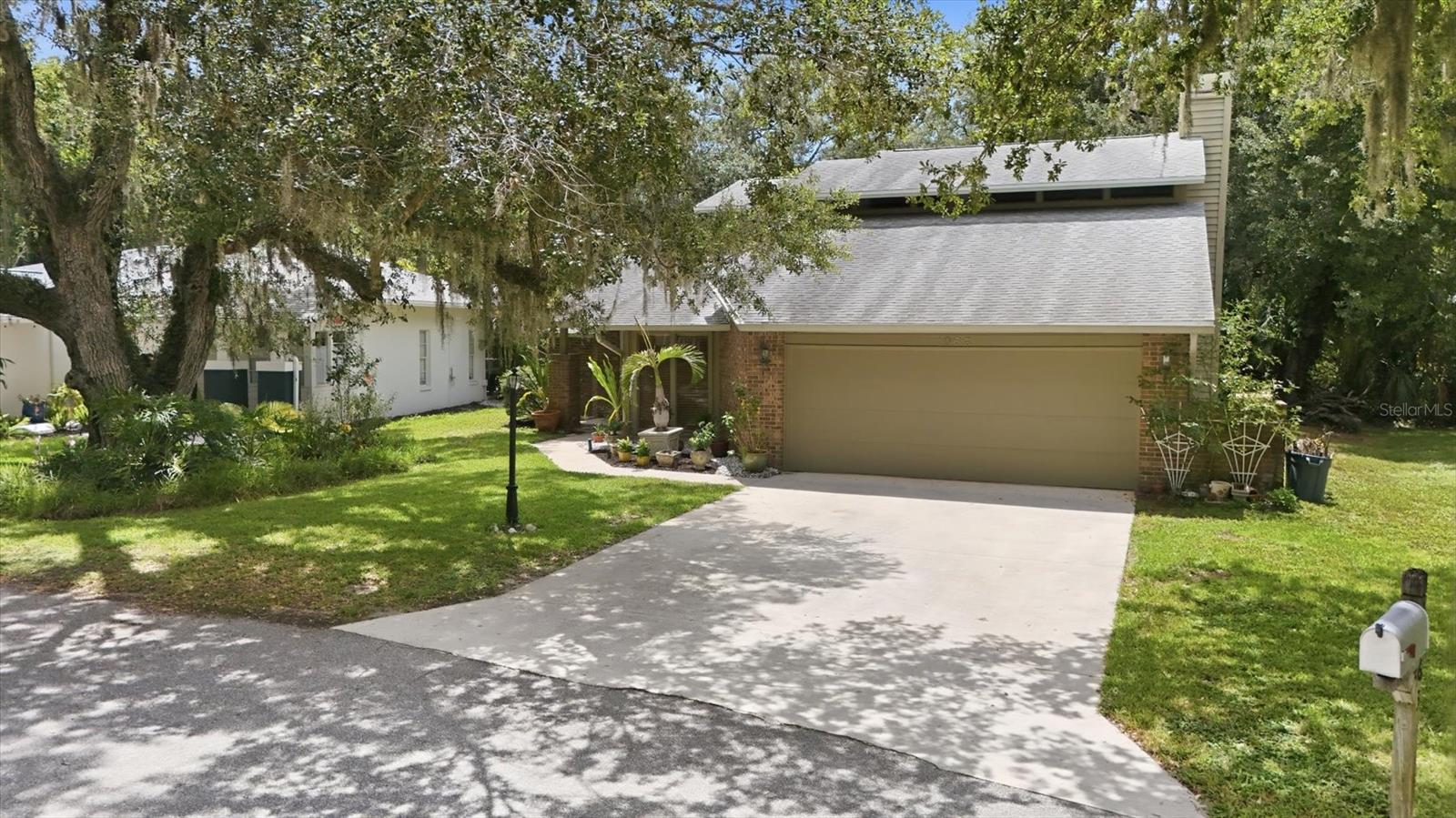 1063 Greystone Ln photo 1
