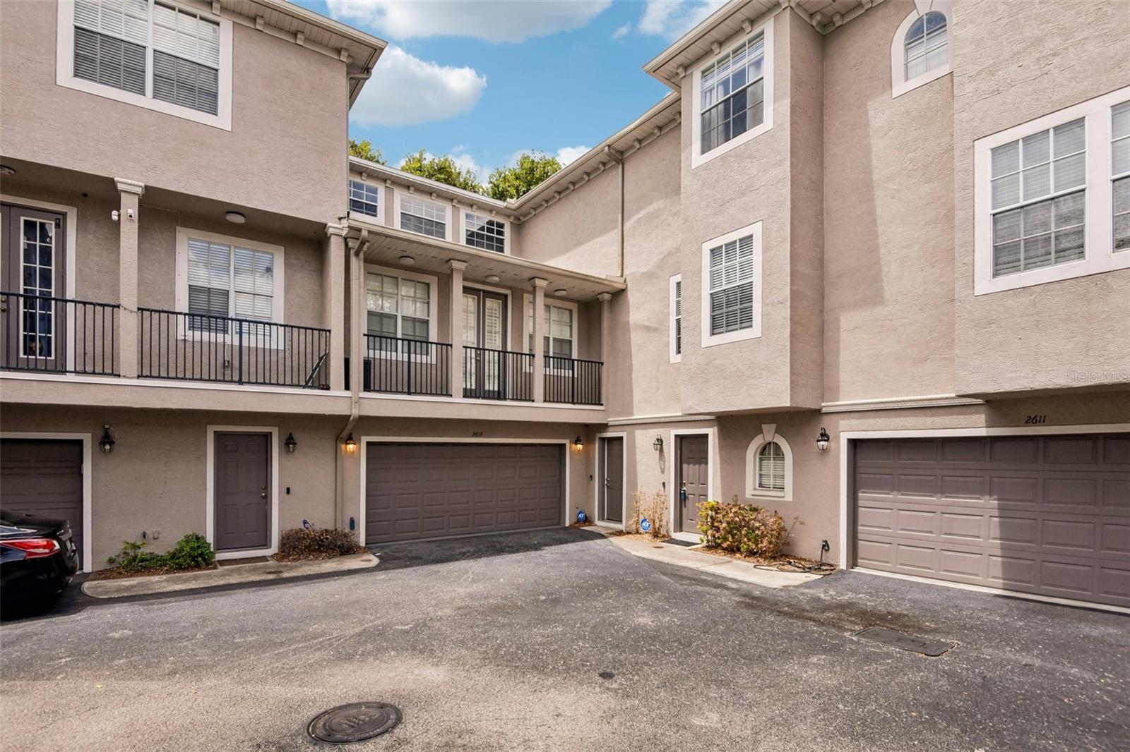 2613 Espana CT photo 1