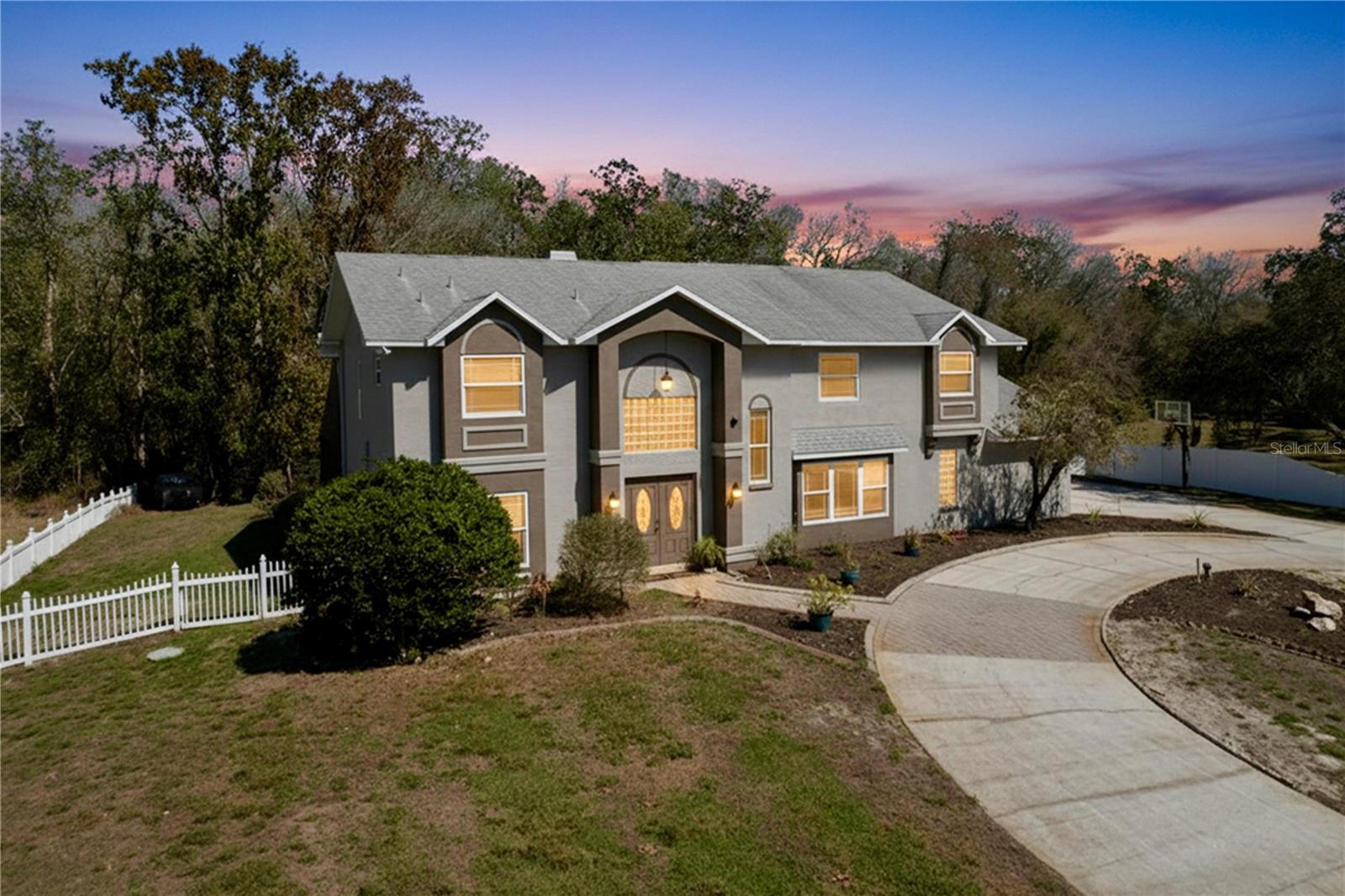 10655 Lakeview Dr photo 1