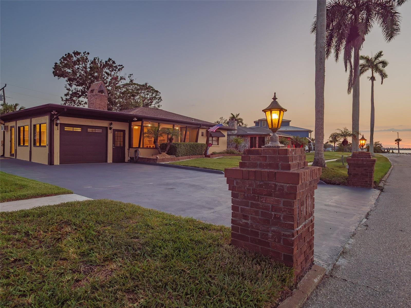 2410 Riverside Dr E photo 1