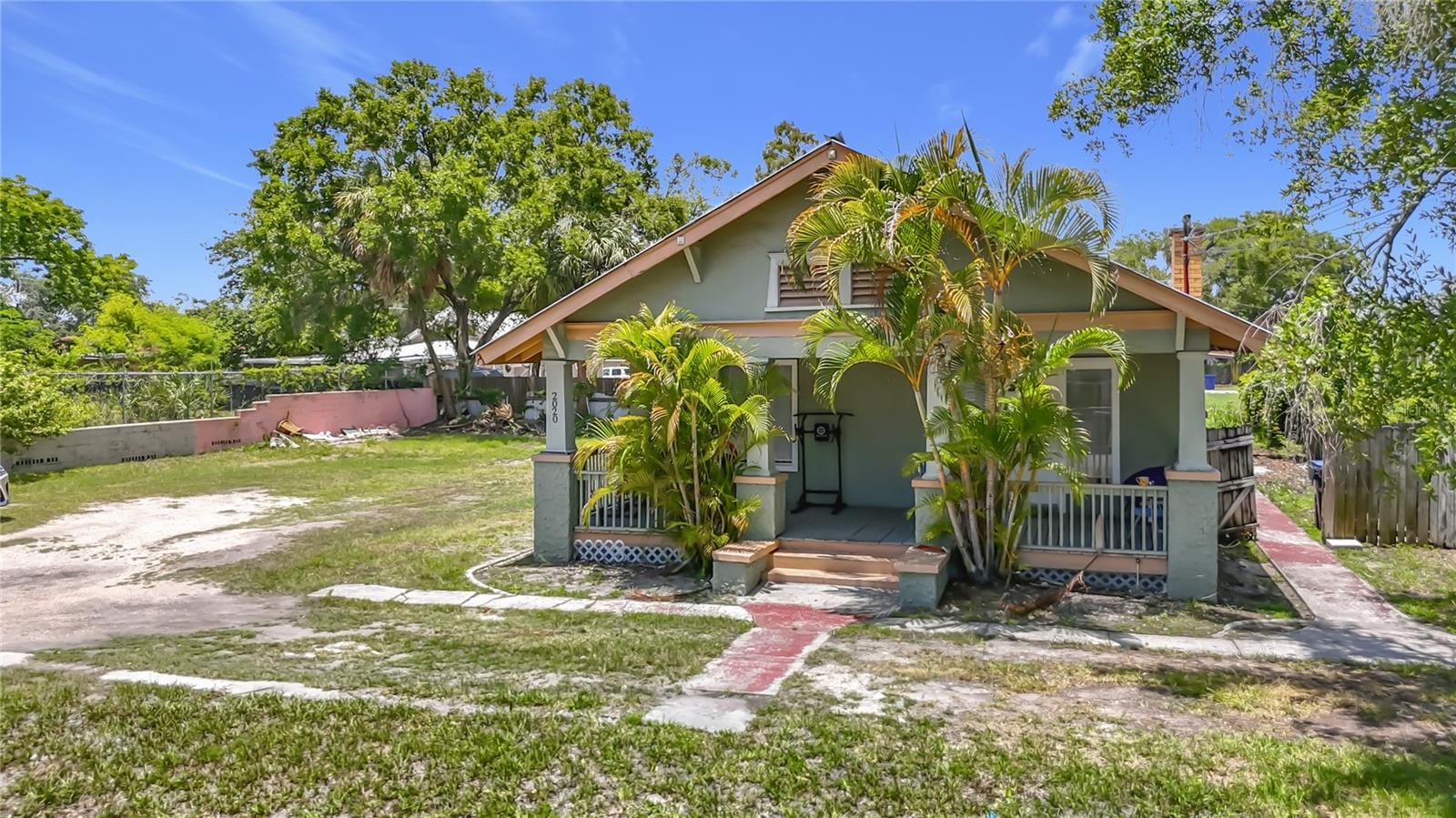 2020 Davis St photo 1
