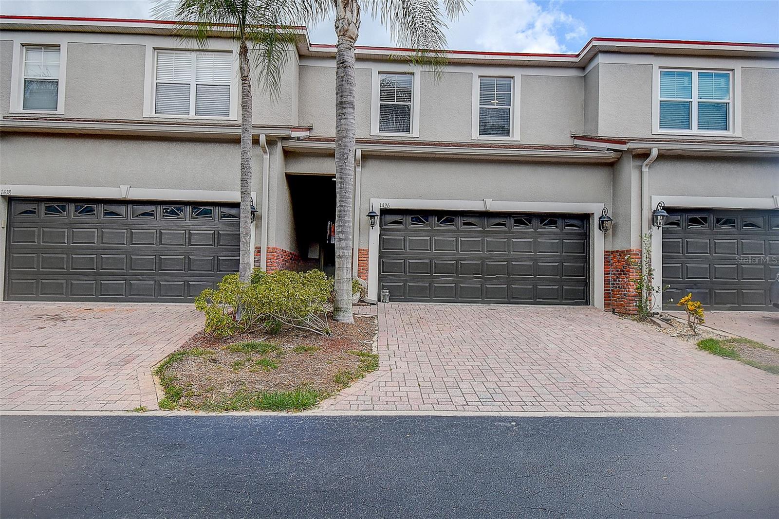 1426 Hillview Ln photo 1