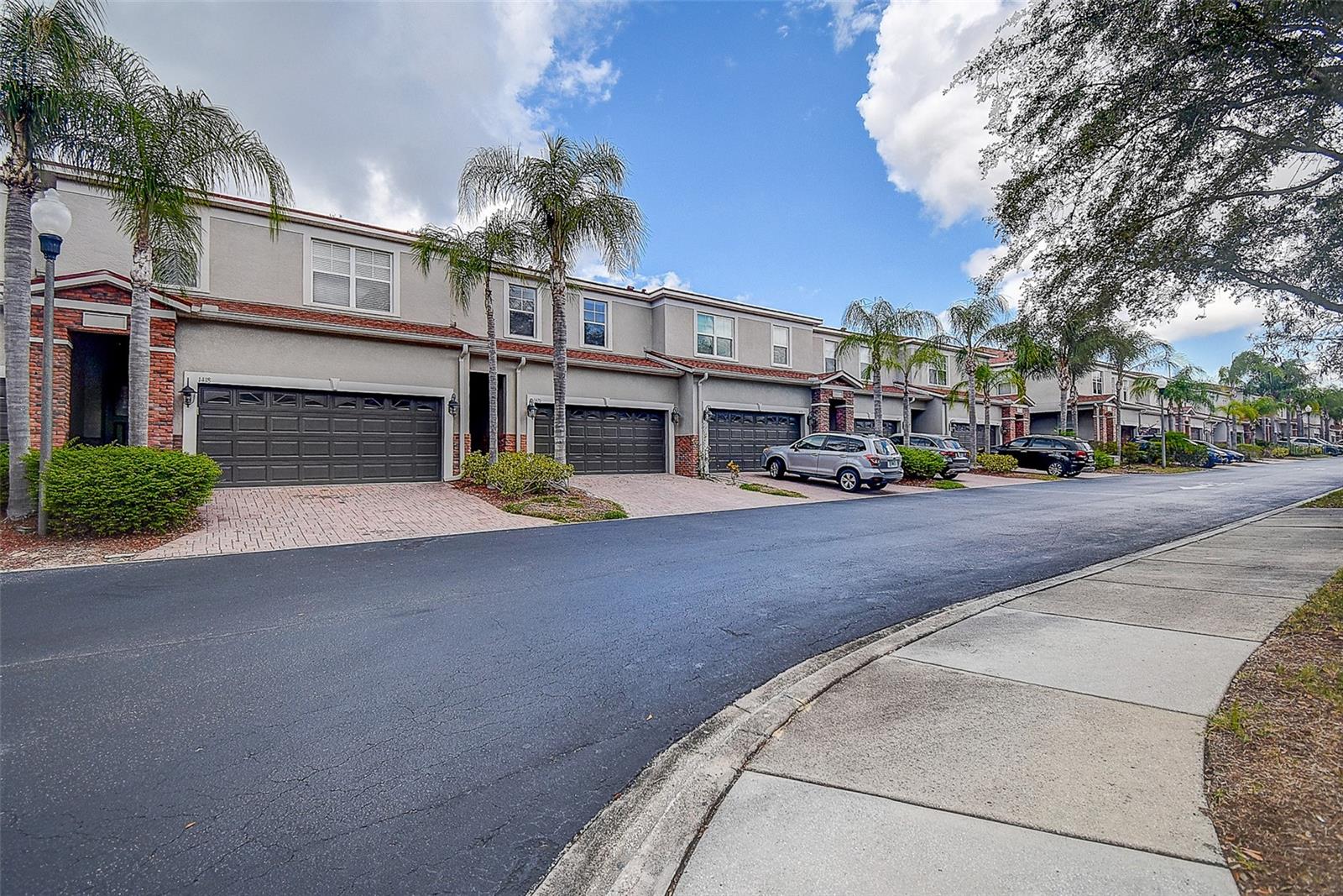 1426 Hillview Ln