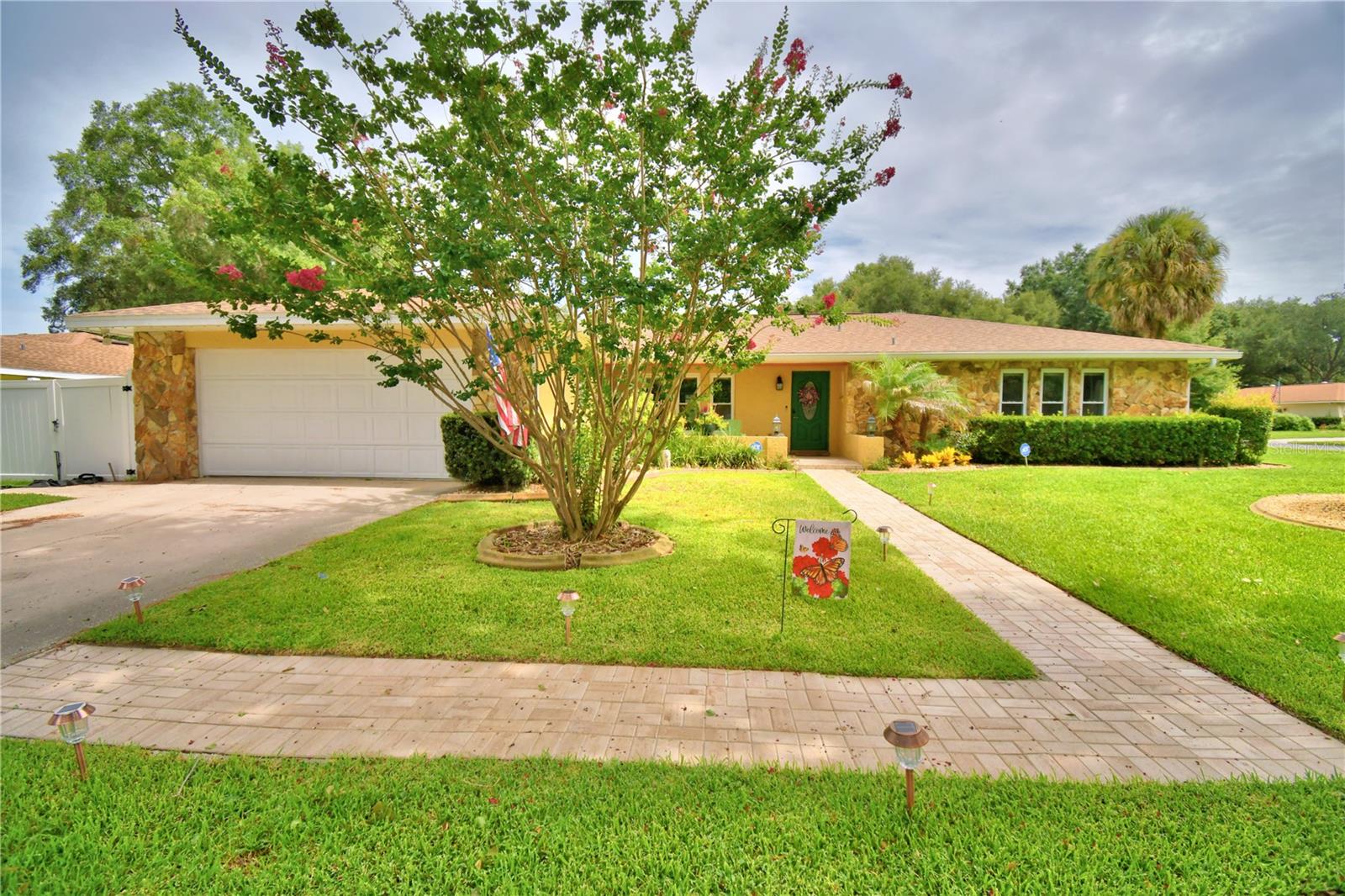 902 Crestview Dr