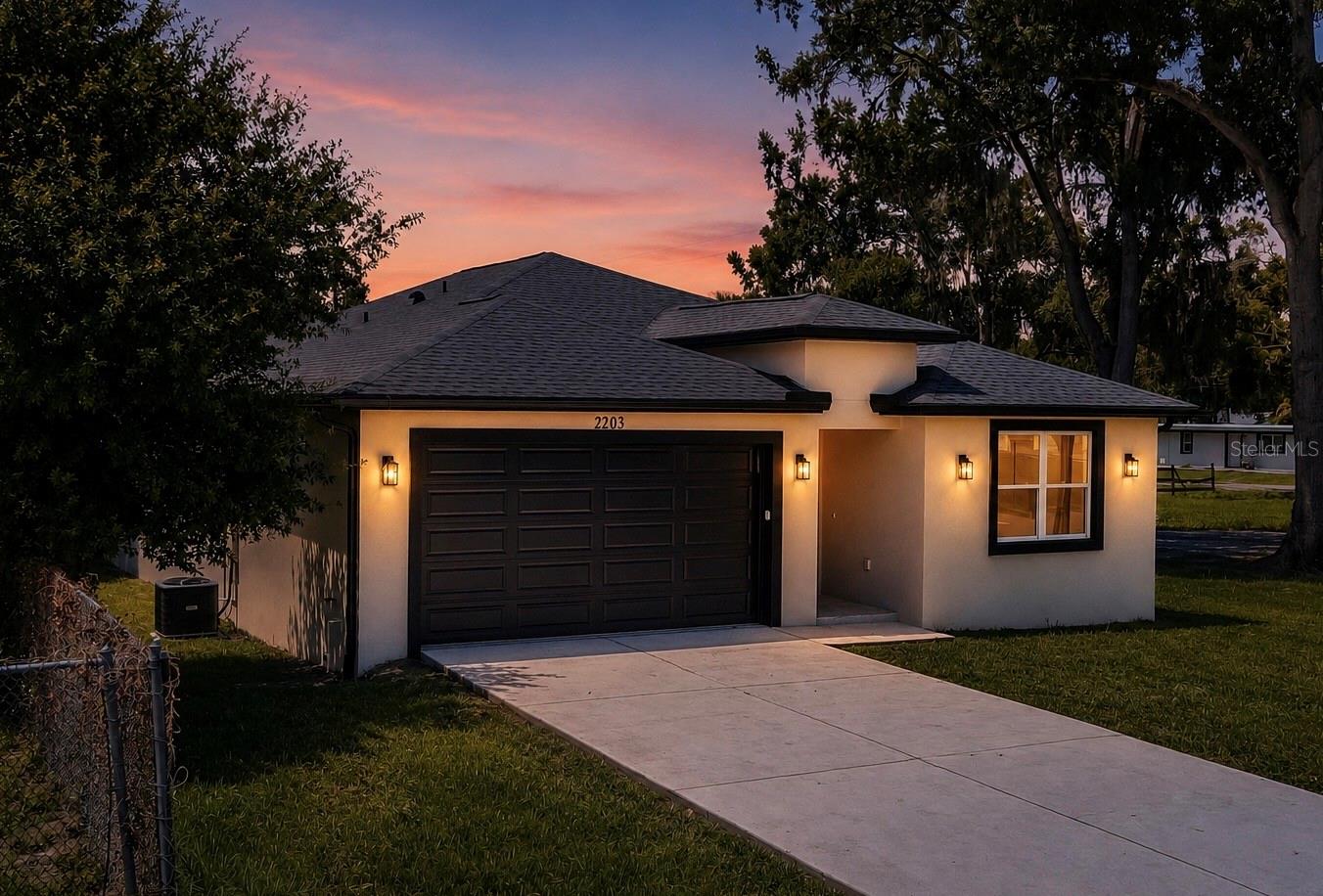 2203 W Lowry Ave