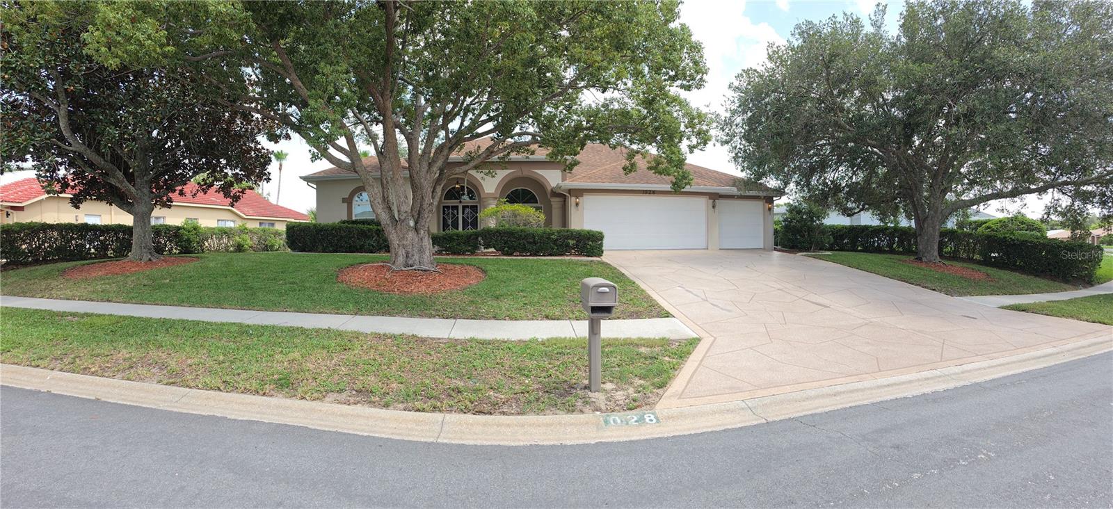 1028 Archway Dr