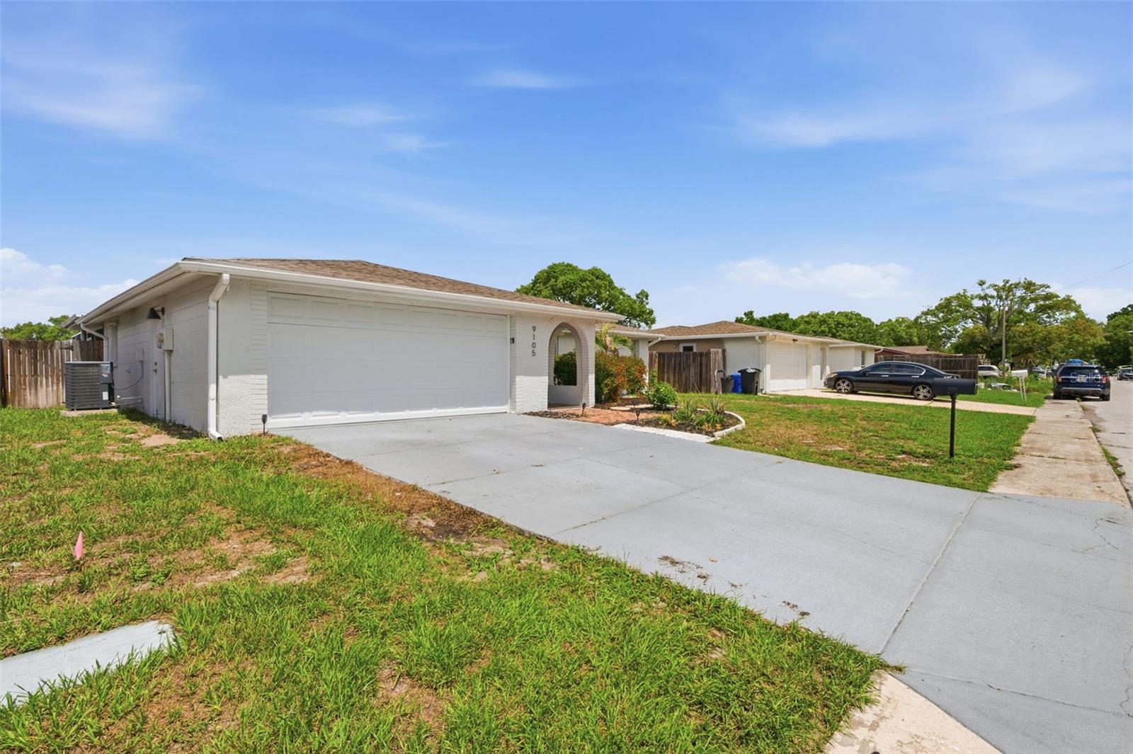 9105 Hunt Club Ln