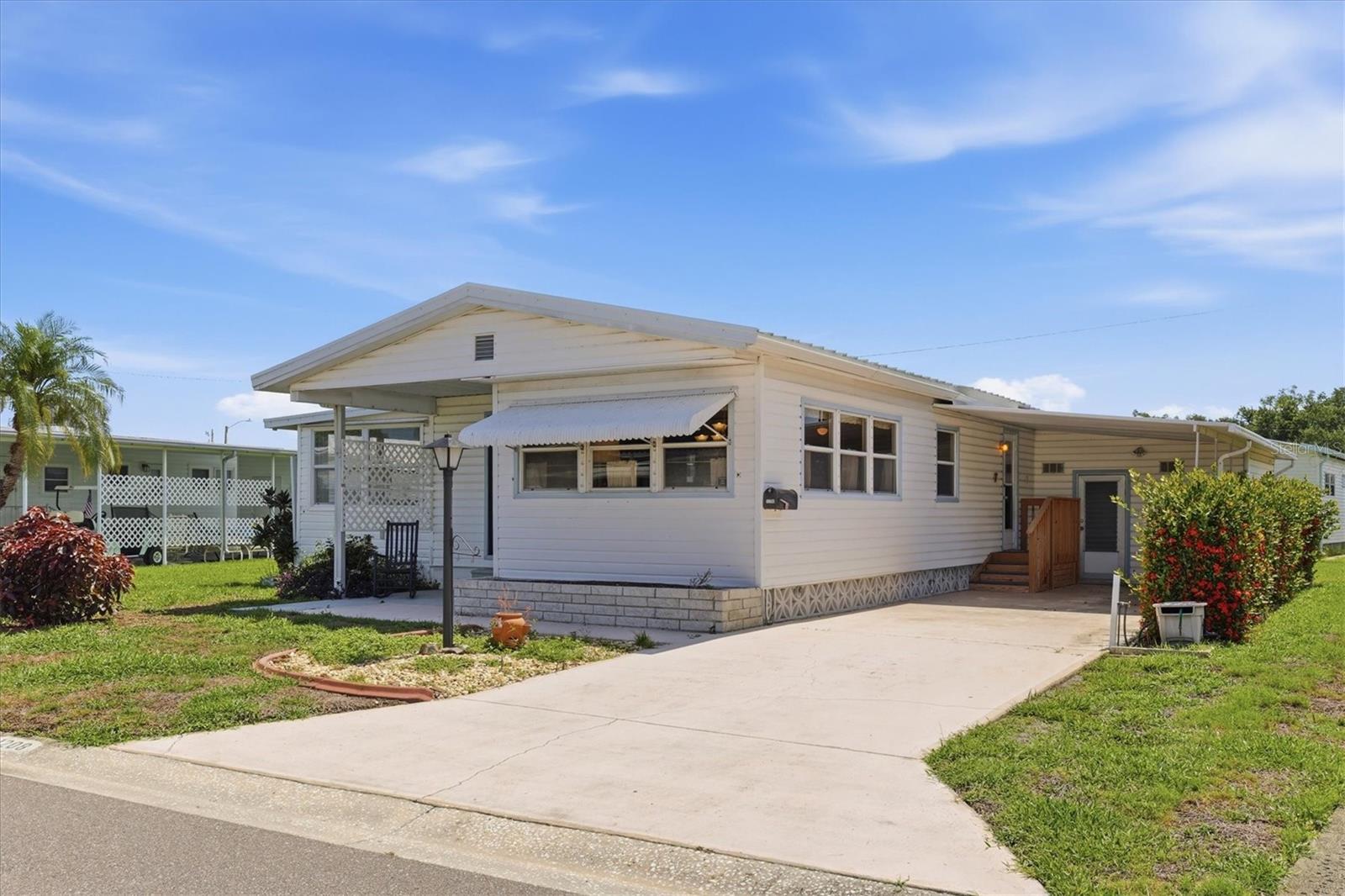 1208 44th Avenue Dr E photo 1