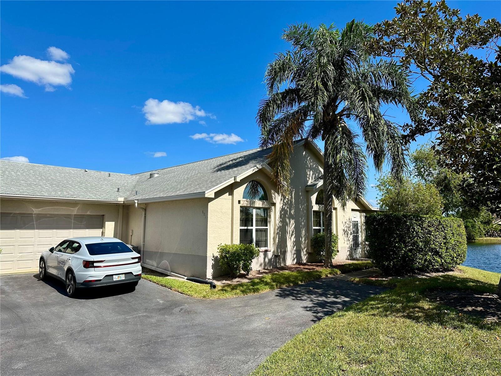 801 Silverthorn Ln photo 1