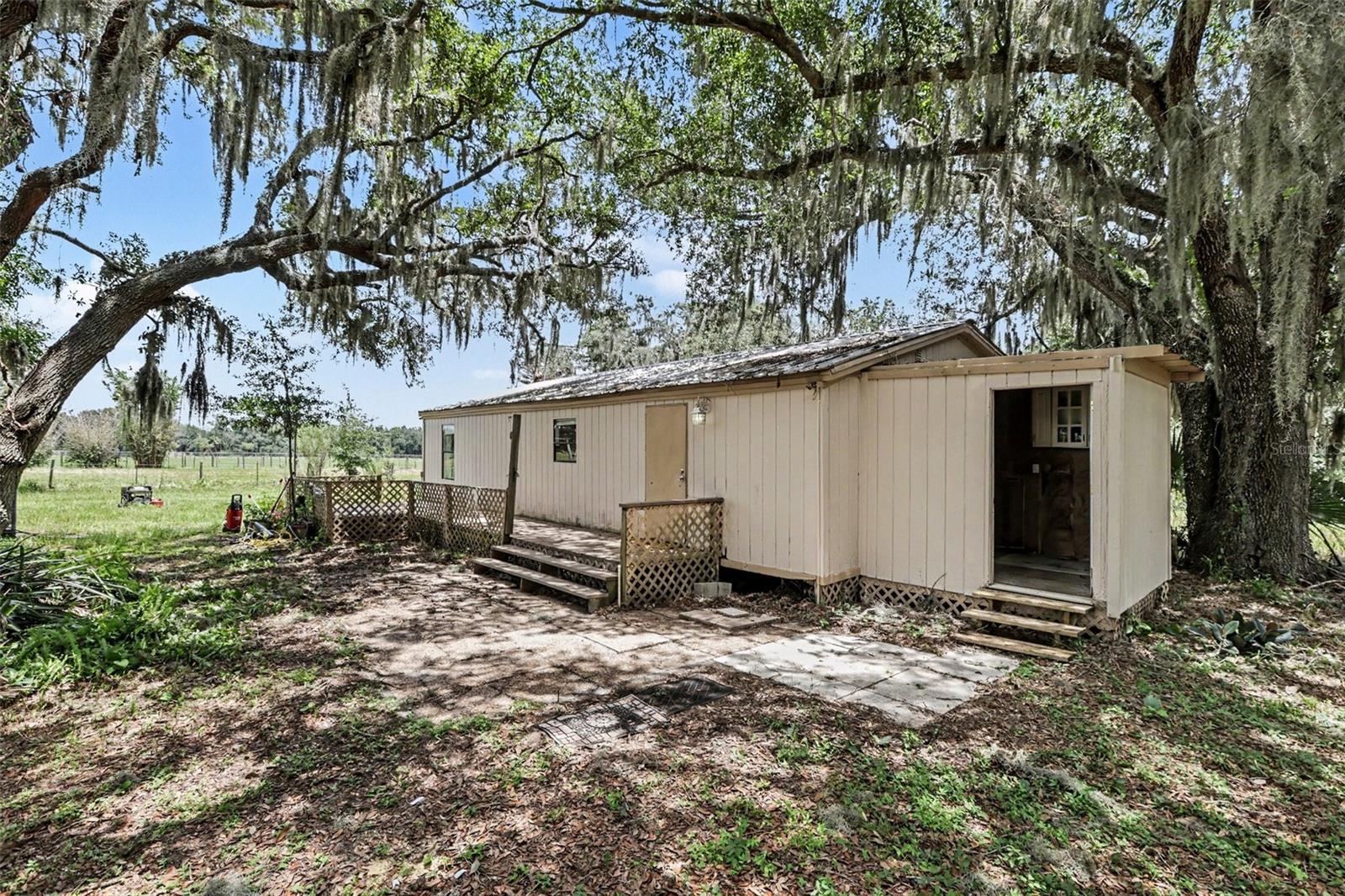 10239 Lyons Ave photo 1