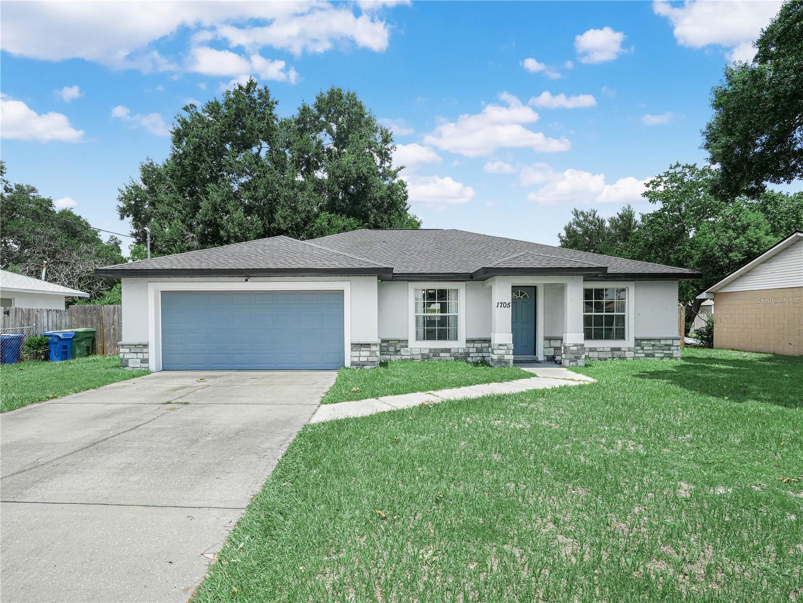 1705 Sandalwood Cir SW photo 1
