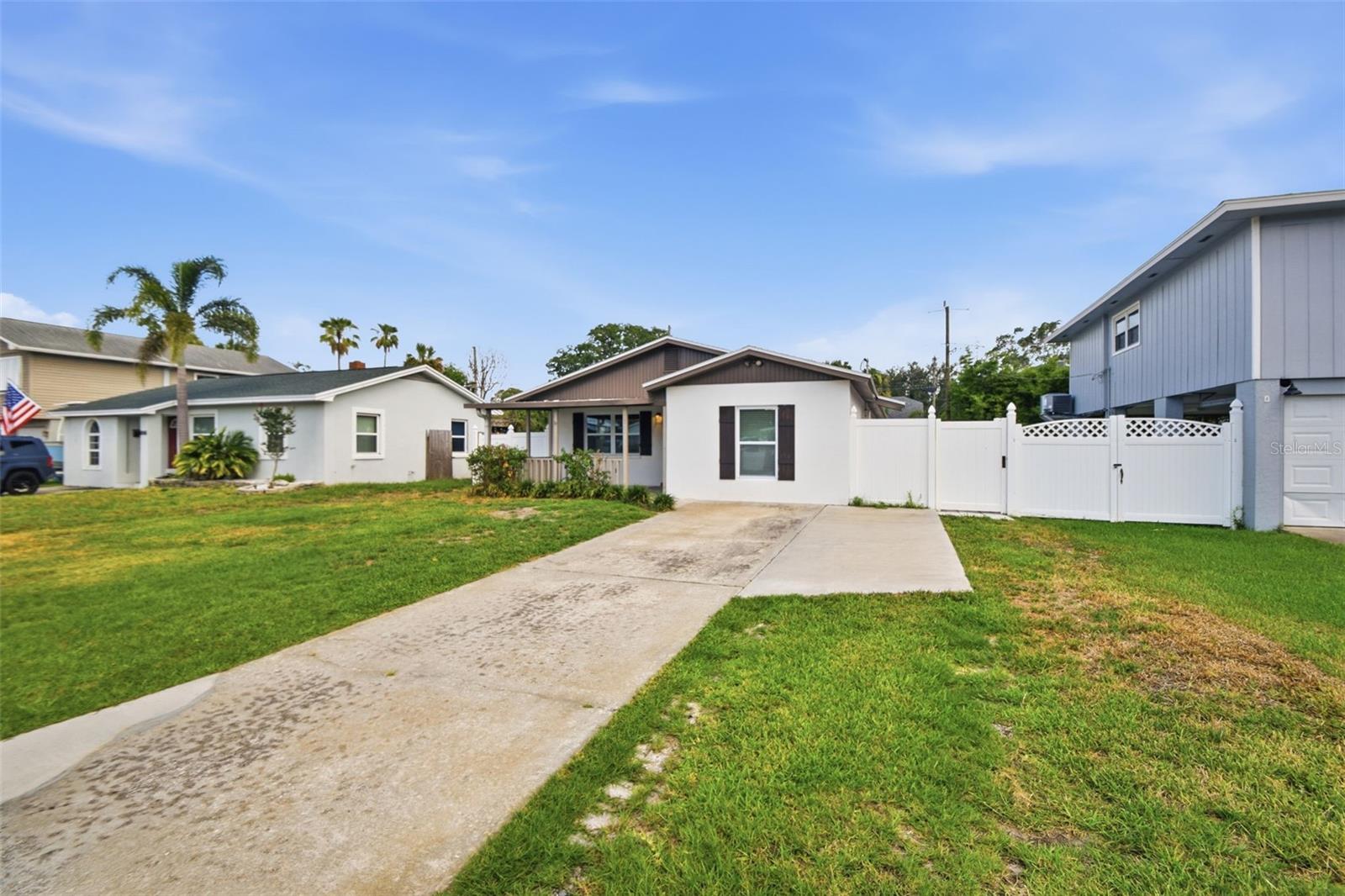 1842 Shore Acres Blvd NE photo 1