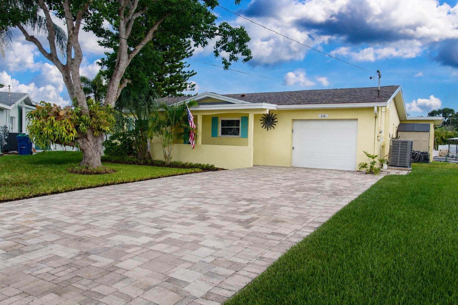 318 Circle Dr
